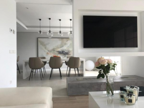 Modern Apartment Puente Romano